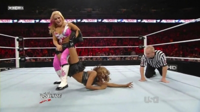 WWE_Raw_10_04_10_Natalya_vs_Alicia_Fox_720p_AC3_5_1_x264_mkv_000041240.jpg