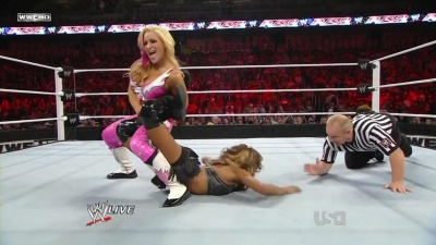 WWE_Raw_10_04_10_Natalya_vs_Alicia_Fox_720p_AC3_5_1_x264_mkv_000044010.jpg