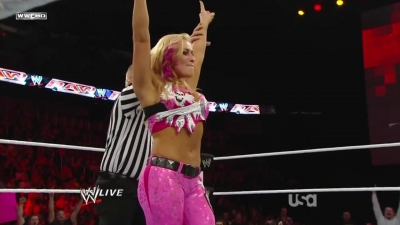 WWE_Raw_10_04_10_Natalya_vs_Alicia_Fox_720p_AC3_5_1_x264_mkv_000050283.jpg