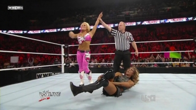 WWE_Raw_10_04_10_Natalya_vs_Alicia_Fox_720p_AC3_5_1_x264_mkv_000053153.jpg