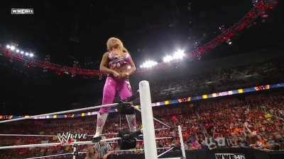 WWE_Raw_10_04_10_Natalya_vs_Alicia_Fox_720p_AC3_5_1_x264_mkv_000061894.jpg