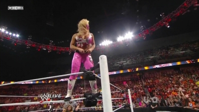 WWE_Raw_10_04_10_Natalya_vs_Alicia_Fox_720p_AC3_5_1_x264_mkv_000062461.jpg
