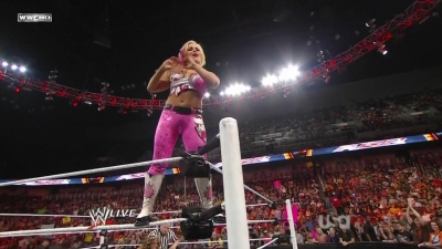 WWE_Raw_10_04_10_Natalya_vs_Alicia_Fox_720p_AC3_5_1_x264_mkv_000062962.jpg