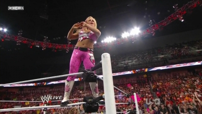 WWE_Raw_10_04_10_Natalya_vs_Alicia_Fox_720p_AC3_5_1_x264_mkv_000063529.jpg