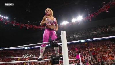 WWE_Raw_10_04_10_Natalya_vs_Alicia_Fox_720p_AC3_5_1_x264_mkv_000065097.jpg