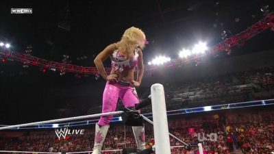 WWE_Raw_10_04_10_Natalya_vs_Alicia_Fox_720p_AC3_5_1_x264_mkv_000068868.jpg