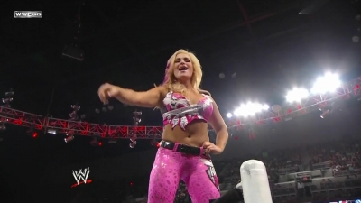 WWE_Raw_10_04_10_Natalya_vs_Alicia_Fox_720p_AC3_5_1_x264_mkv_000073339.jpg
