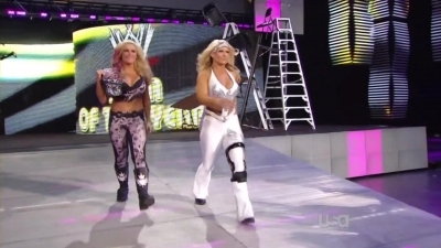 WWE_Raw_12_13_10_Diva_Battle_Royal_720p_AC3_5_1_x264_mkv_000099699.jpg