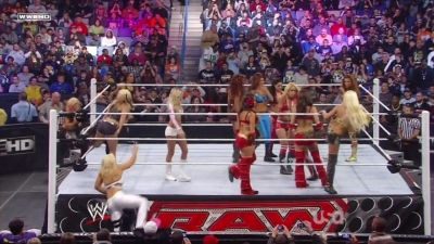 WWE_Raw_12_13_10_Diva_Battle_Royal_720p_AC3_5_1_x264_mkv_000111178.jpg