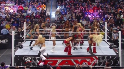 WWE_Raw_12_13_10_Diva_Battle_Royal_720p_AC3_5_1_x264_mkv_000111778.jpg