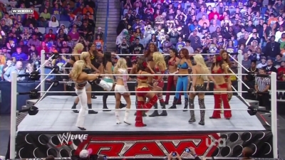 WWE_Raw_12_13_10_Diva_Battle_Royal_720p_AC3_5_1_x264_mkv_000113613.jpg