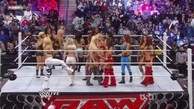 WWE_Raw_12_13_10_Diva_Battle_Royal_720p_AC3_5_1_x264_mkv_000115615.jpg