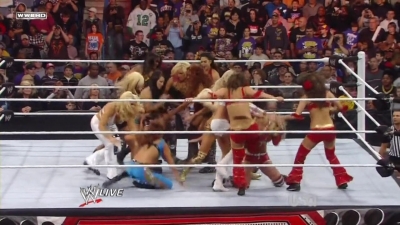 WWE_Raw_12_13_10_Diva_Battle_Royal_720p_AC3_5_1_x264_mkv_000134201.jpg