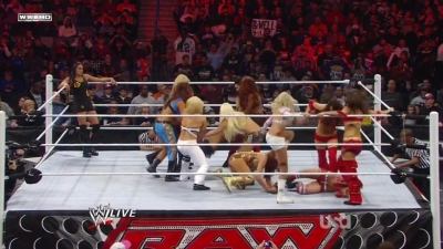 WWE_Raw_12_13_10_Diva_Battle_Royal_720p_AC3_5_1_x264_mkv_000143009.jpg
