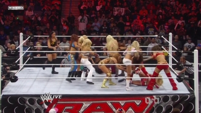 WWE_Raw_12_13_10_Diva_Battle_Royal_720p_AC3_5_1_x264_mkv_000144577.jpg