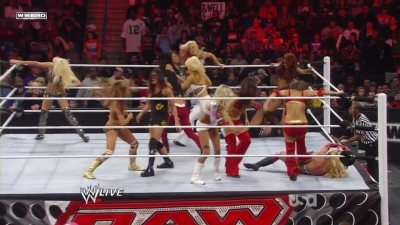 WWE_Raw_12_13_10_Diva_Battle_Royal_720p_AC3_5_1_x264_mkv_000160259.jpg