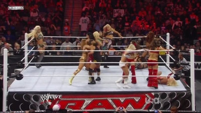 WWE_Raw_12_13_10_Diva_Battle_Royal_720p_AC3_5_1_x264_mkv_000160860.jpg