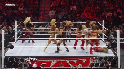 WWE_Raw_12_13_10_Diva_Battle_Royal_720p_AC3_5_1_x264_mkv_000162061.jpg