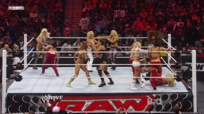 WWE_Raw_12_13_10_Diva_Battle_Royal_720p_AC3_5_1_x264_mkv_000162695.jpg