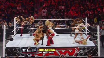 WWE_Raw_12_13_10_Diva_Battle_Royal_720p_AC3_5_1_x264_mkv_000171471.jpg
