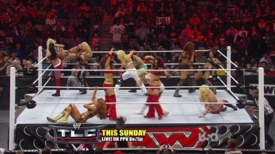 WWE_Raw_12_13_10_Diva_Battle_Royal_720p_AC3_5_1_x264_mkv_000173907.jpg