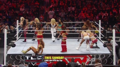 WWE_Raw_12_13_10_Diva_Battle_Royal_720p_AC3_5_1_x264_mkv_000175575.jpg