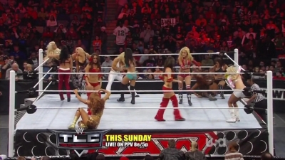 WWE_Raw_12_13_10_Diva_Battle_Royal_720p_AC3_5_1_x264_mkv_000178311.jpg