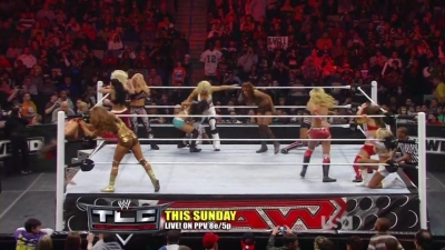 WWE_Raw_12_13_10_Diva_Battle_Royal_720p_AC3_5_1_x264_mkv_000185785.jpg