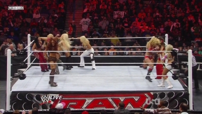 WWE_Raw_12_13_10_Diva_Battle_Royal_720p_AC3_5_1_x264_mkv_000190390.jpg