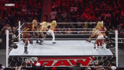 WWE_Raw_12_13_10_Diva_Battle_Royal_720p_AC3_5_1_x264_mkv_000193059.jpg