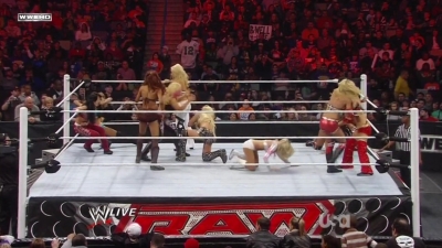 WWE_Raw_12_13_10_Diva_Battle_Royal_720p_AC3_5_1_x264_mkv_000195094.jpg