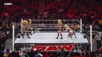 WWE_Raw_12_13_10_Diva_Battle_Royal_720p_AC3_5_1_x264_mkv_000203703.jpg