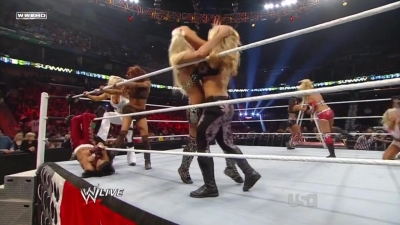 WWE_Raw_12_13_10_Diva_Battle_Royal_720p_AC3_5_1_x264_mkv_000205972.jpg