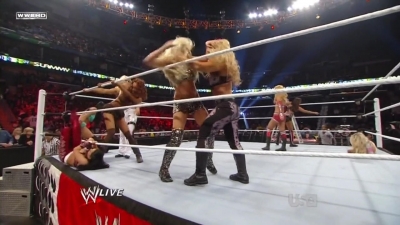 WWE_Raw_12_13_10_Diva_Battle_Royal_720p_AC3_5_1_x264_mkv_000206640.jpg