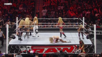 WWE_Raw_12_13_10_Diva_Battle_Royal_720p_AC3_5_1_x264_mkv_000210343.jpg