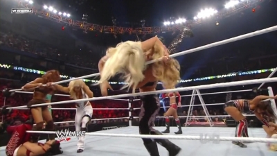 WWE_Raw_12_13_10_Diva_Battle_Royal_720p_AC3_5_1_x264_mkv_000215815.jpg
