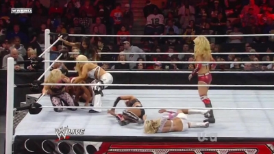 WWE_Raw_12_13_10_Diva_Battle_Royal_720p_AC3_5_1_x264_mkv_000224757.jpg