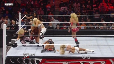 WWE_Raw_12_13_10_Diva_Battle_Royal_720p_AC3_5_1_x264_mkv_000225425.jpg