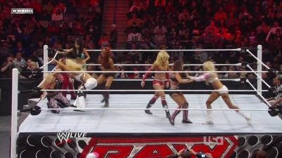 WWE_Raw_12_13_10_Diva_Battle_Royal_720p_AC3_5_1_x264_mkv_000228895.jpg