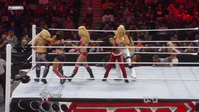 WWE_Raw_12_13_10_Diva_Battle_Royal_720p_AC3_5_1_x264_mkv_000266432.jpg