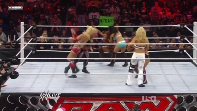 WWE_Raw_12_13_10_Diva_Battle_Royal_720p_AC3_5_1_x264_mkv_000284617.jpg