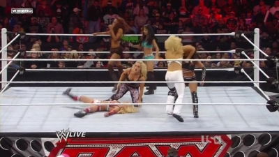 WWE_Raw_12_13_10_Diva_Battle_Royal_720p_AC3_5_1_x264_mkv_000285752.jpg