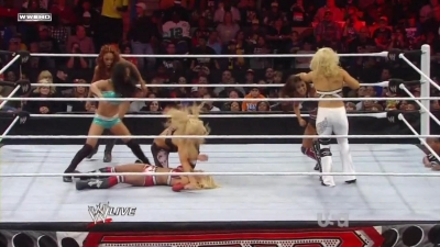 WWE_Raw_12_13_10_Diva_Battle_Royal_720p_AC3_5_1_x264_mkv_000288388.jpg