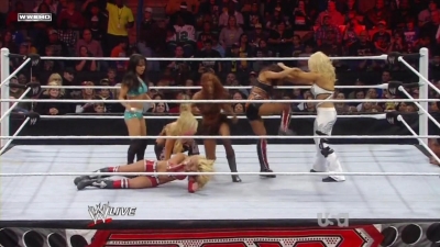 WWE_Raw_12_13_10_Diva_Battle_Royal_720p_AC3_5_1_x264_mkv_000289523.jpg
