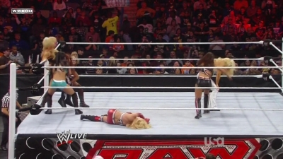 WWE_Raw_12_13_10_Diva_Battle_Royal_720p_AC3_5_1_x264_mkv_000294760.jpg