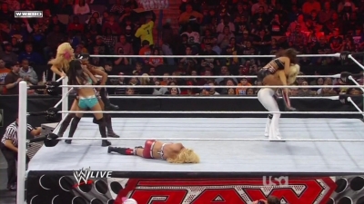WWE_Raw_12_13_10_Diva_Battle_Royal_720p_AC3_5_1_x264_mkv_000295294.jpg