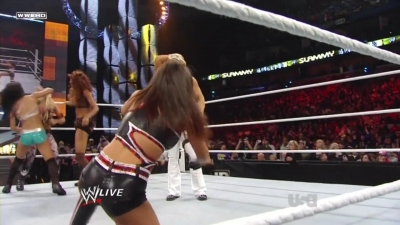 WWE_Raw_12_13_10_Diva_Battle_Royal_720p_AC3_5_1_x264_mkv_000302935.jpg