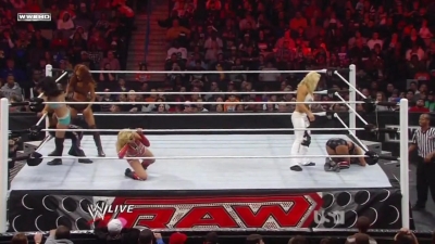 WWE_Raw_12_13_10_Diva_Battle_Royal_720p_AC3_5_1_x264_mkv_000307574.jpg