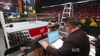 WWE_Raw_12_13_10_Diva_Battle_Royal_720p_AC3_5_1_x264_mkv_000418551.jpg