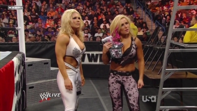 WWE_Raw_12_13_10_Diva_Battle_Royal_720p_AC3_5_1_x264_mkv_000429462.jpg